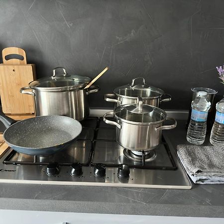 Casa Di Afi, Perfect For 4 - Kitchen - Parking - Netflix Apartment อาโรนา ภายนอก รูปภาพ