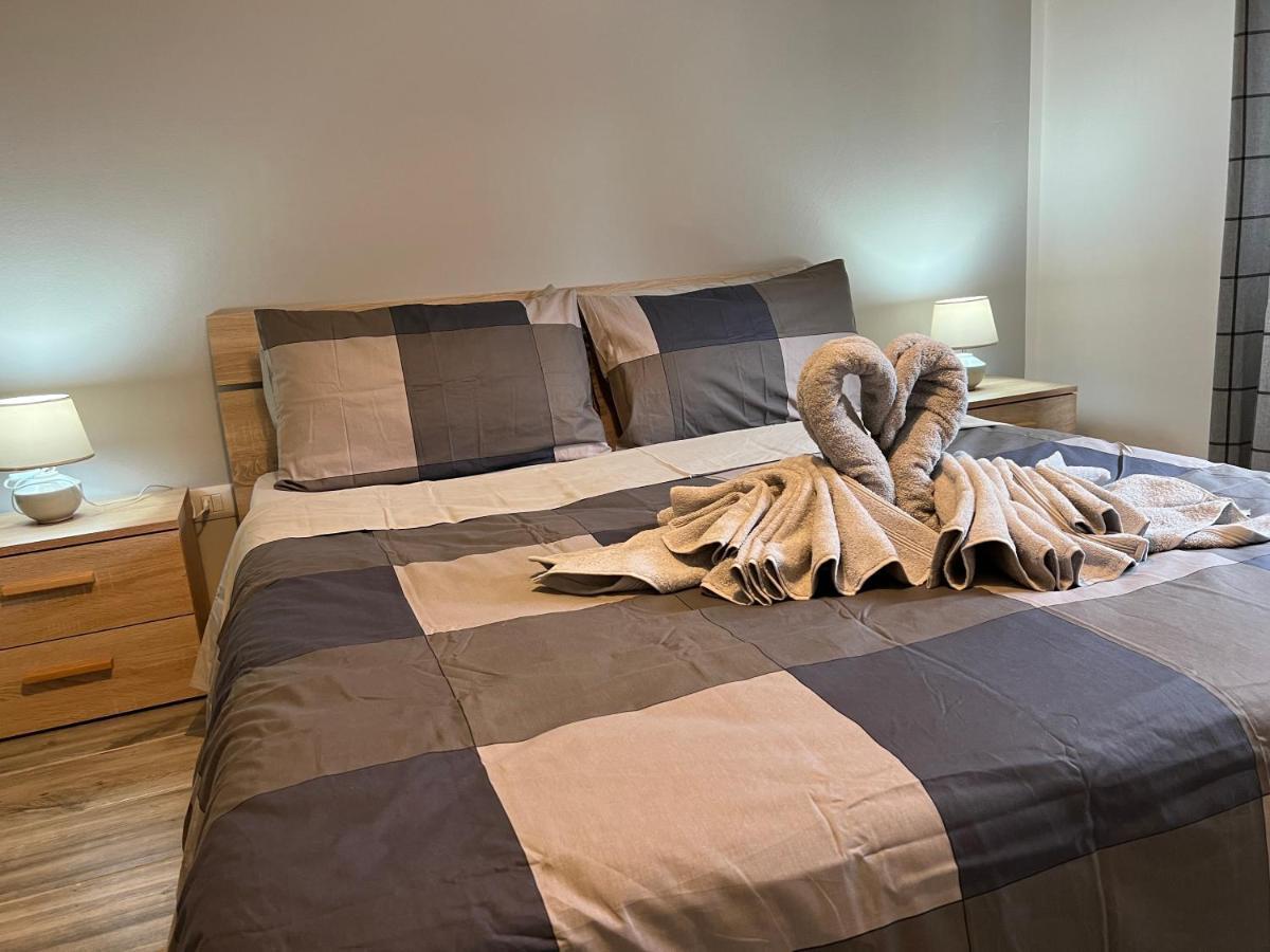 Casa Di Afi, Perfect For 4 - Kitchen - Parking - Netflix Apartment อาโรนา ภายนอก รูปภาพ