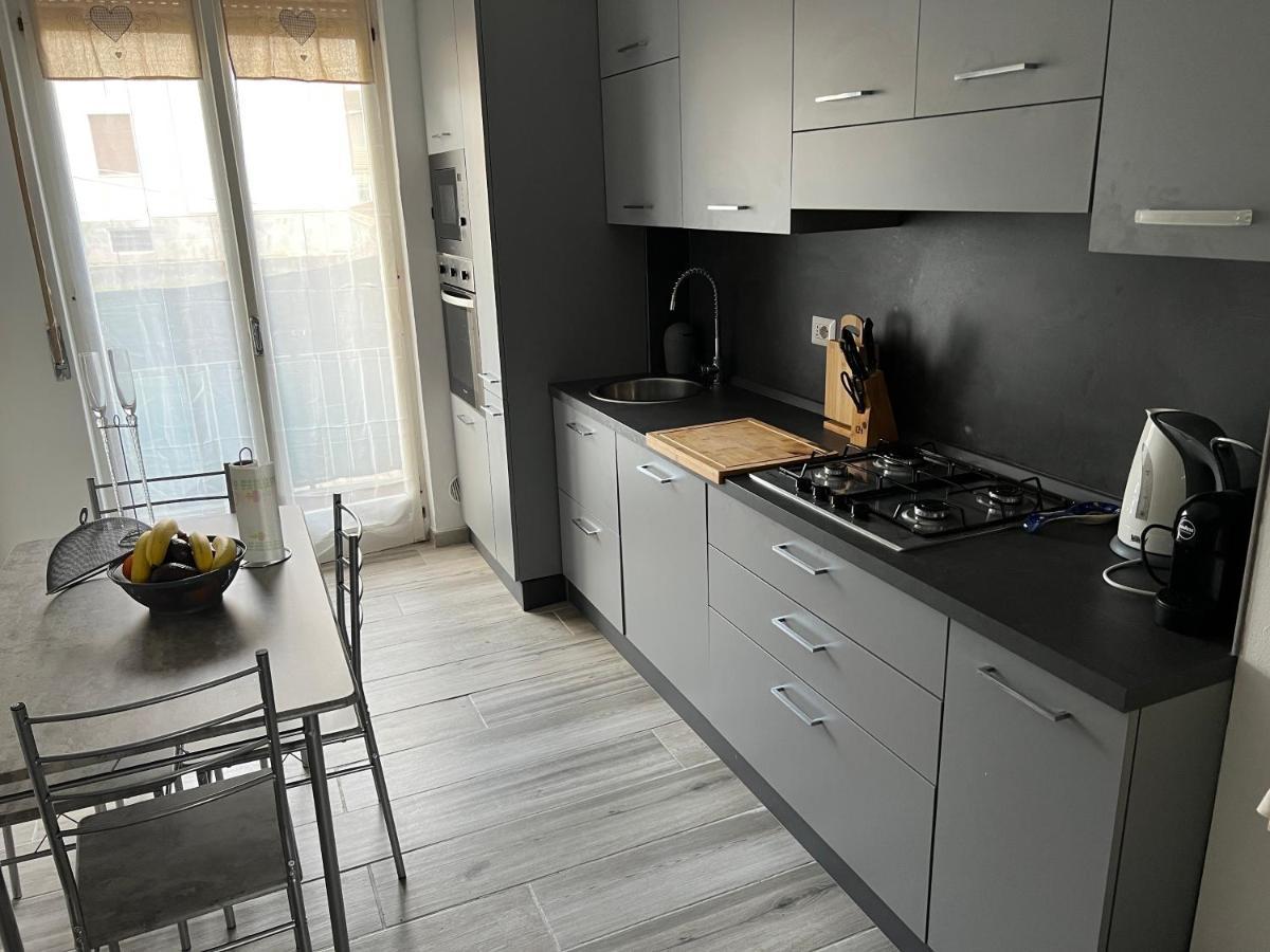 Casa Di Afi, Perfect For 4 - Kitchen - Parking - Netflix Apartment อาโรนา ภายนอก รูปภาพ