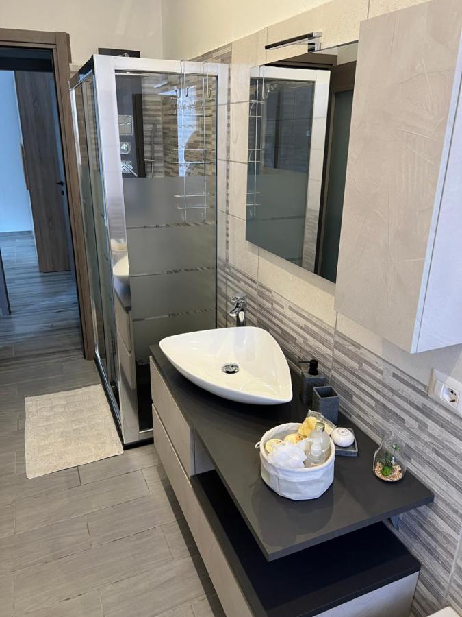 Casa Di Afi, Perfect For 4 - Kitchen - Parking - Netflix Apartment อาโรนา ภายนอก รูปภาพ