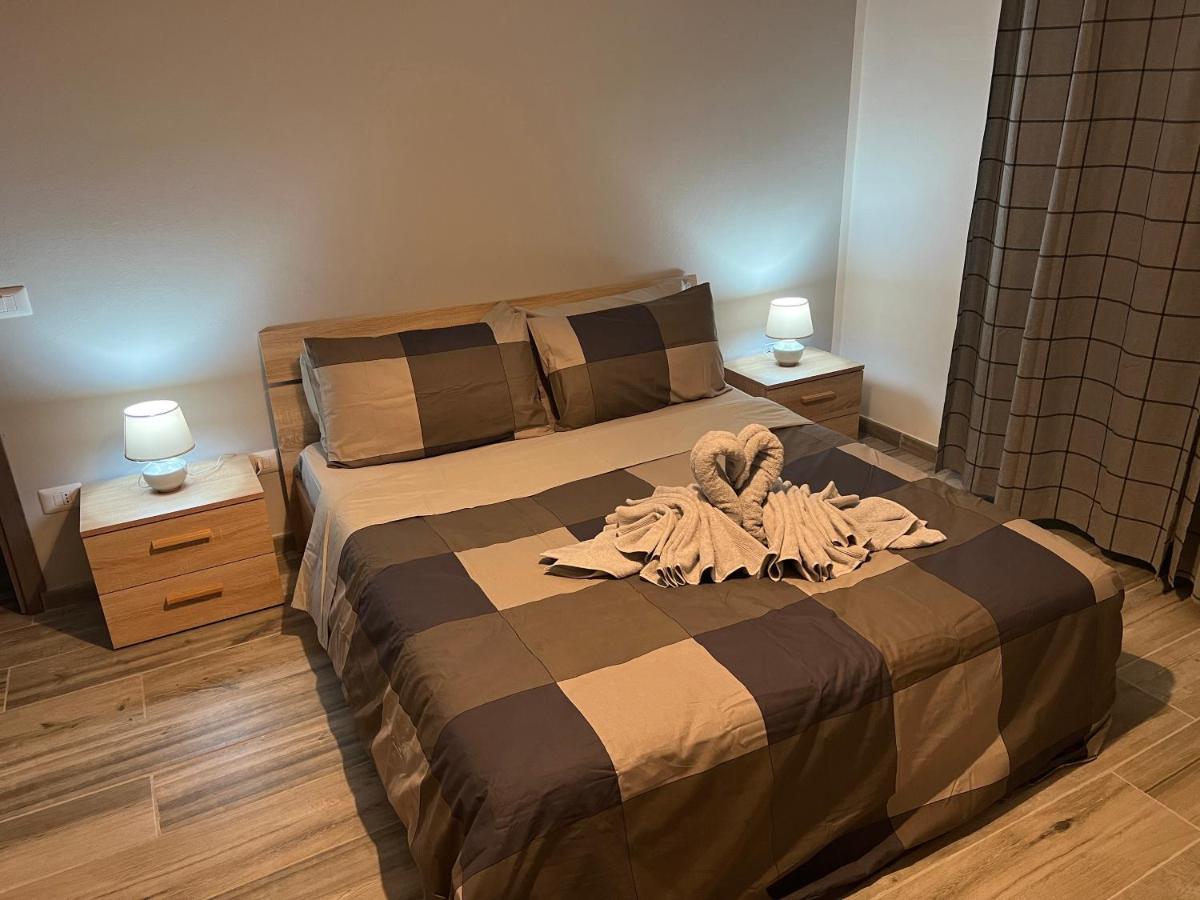 Casa Di Afi, Perfect For 4 - Kitchen - Parking - Netflix Apartment อาโรนา ภายนอก รูปภาพ