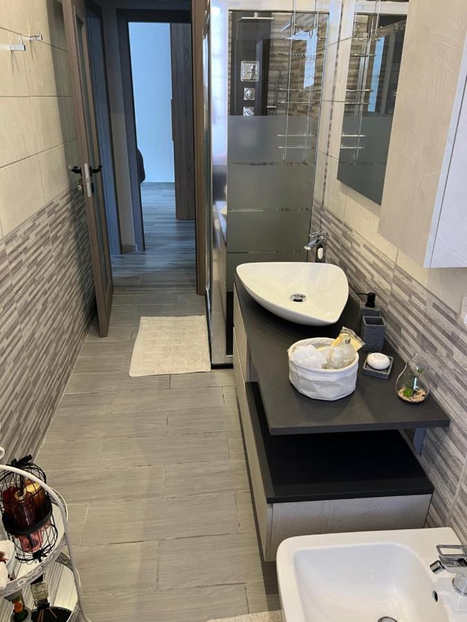 Casa Di Afi, Perfect For 4 - Kitchen - Parking - Netflix Apartment อาโรนา ภายนอก รูปภาพ