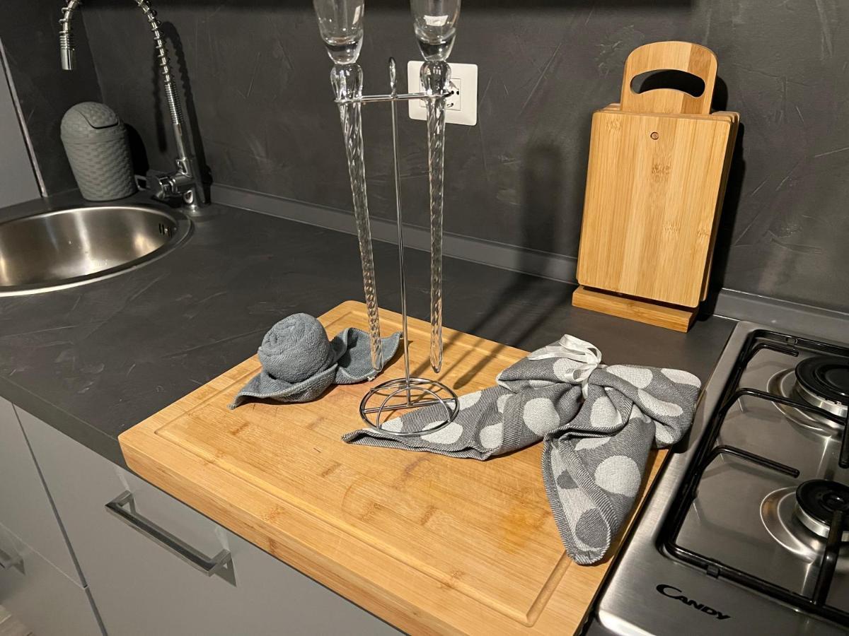 Casa Di Afi, Perfect For 4 - Kitchen - Parking - Netflix Apartment อาโรนา ภายนอก รูปภาพ