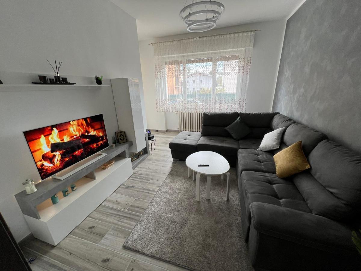 Casa Di Afi, Perfect For 4 - Kitchen - Parking - Netflix Apartment อาโรนา ภายนอก รูปภาพ