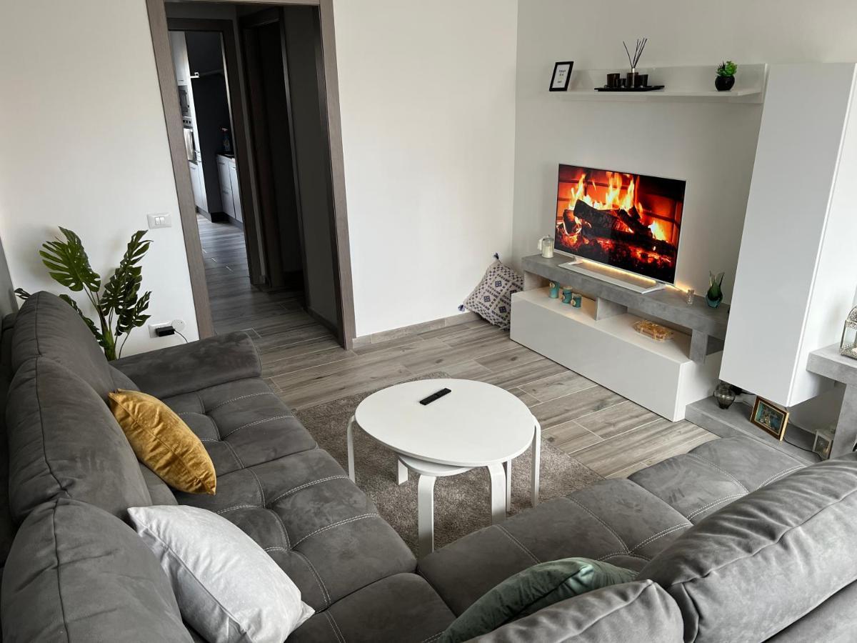 Casa Di Afi, Perfect For 4 - Kitchen - Parking - Netflix Apartment อาโรนา ภายนอก รูปภาพ