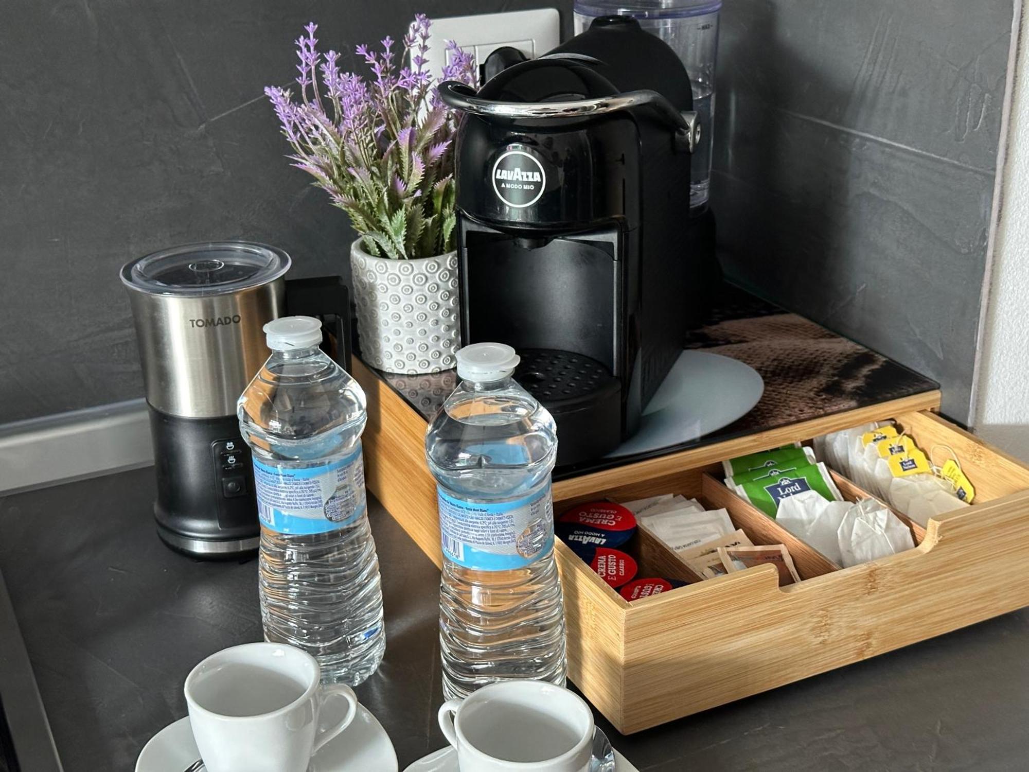 Casa Di Afi, Perfect For 4 - Kitchen - Parking - Netflix Apartment อาโรนา ภายนอก รูปภาพ