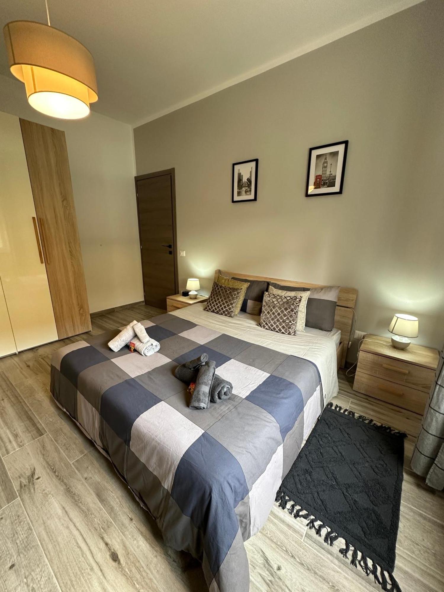 Casa Di Afi, Perfect For 4 - Kitchen - Parking - Netflix Apartment อาโรนา ภายนอก รูปภาพ